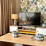 Center Yellow Apartment Ostend