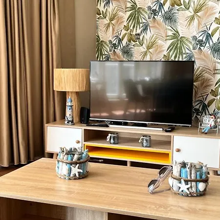 Center Yellow Apartment Ostend