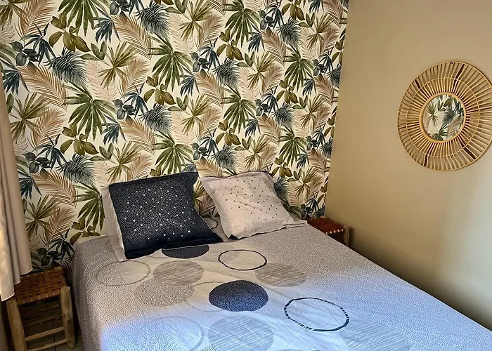 Center Yellow 公寓 *